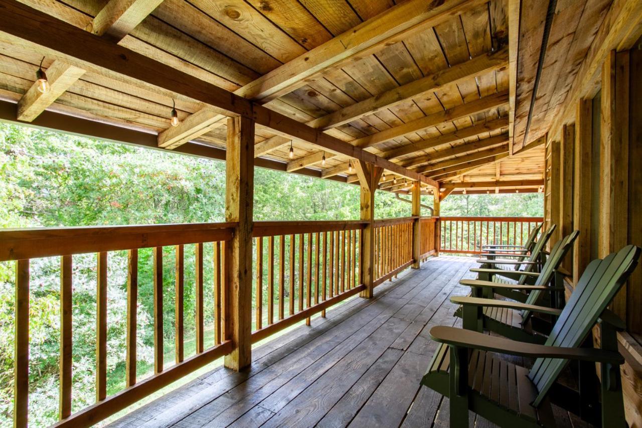 Forest Home Hot Tub Fire Pit Pool Table بيدجن فورج المظهر الخارجي الصورة