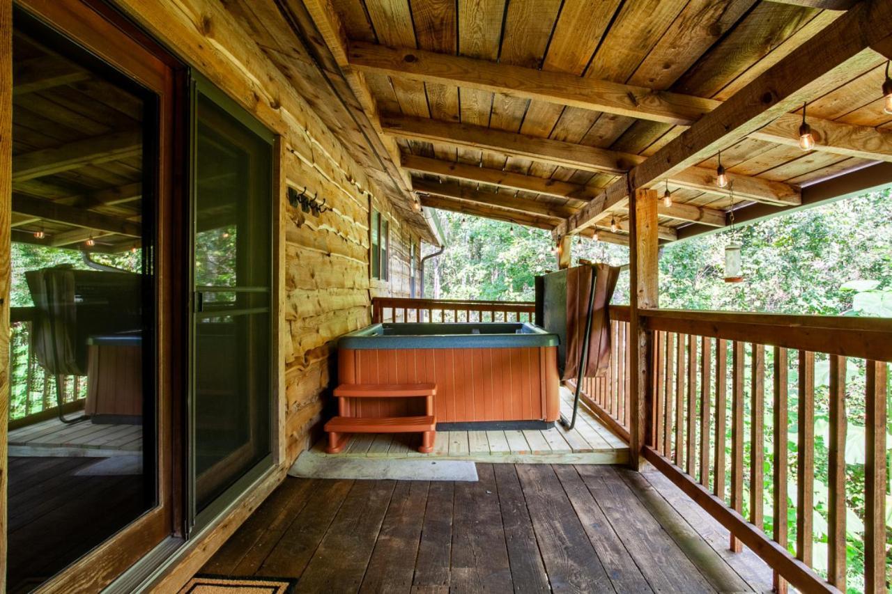 Forest Home Hot Tub Fire Pit Pool Table بيدجن فورج المظهر الخارجي الصورة