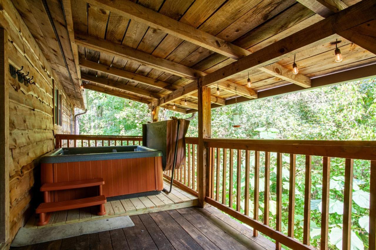 Forest Home Hot Tub Fire Pit Pool Table بيدجن فورج المظهر الخارجي الصورة