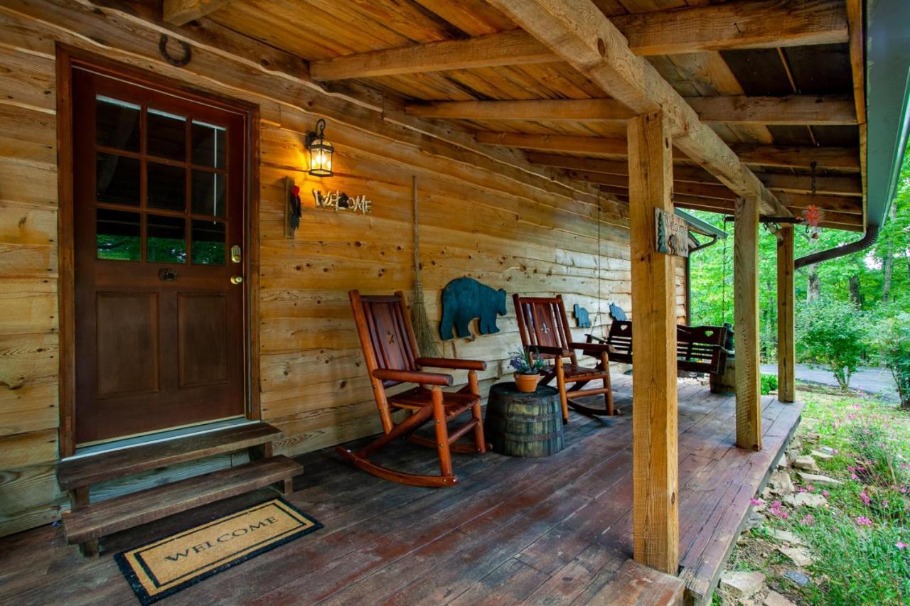 Forest Home Hot Tub Fire Pit Pool Table بيدجن فورج المظهر الخارجي الصورة