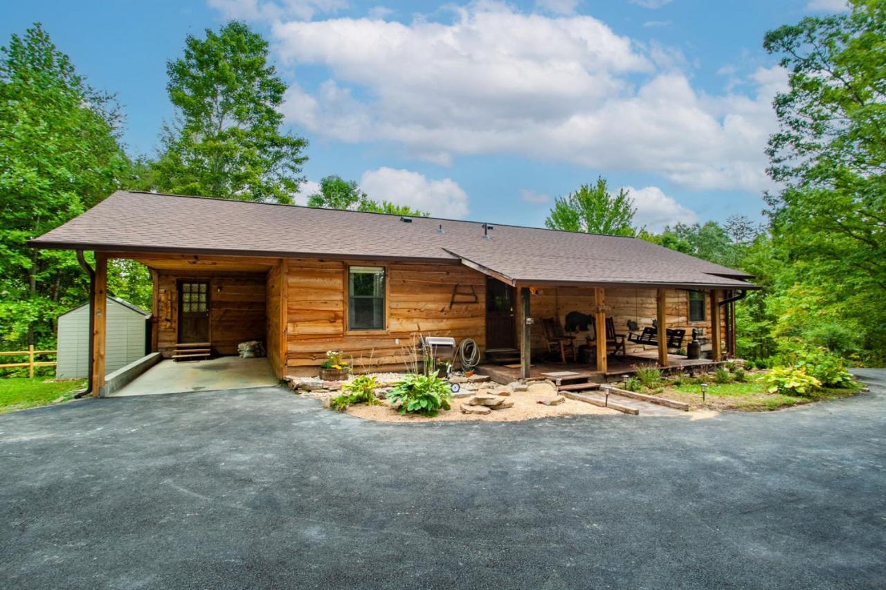 Forest Home Hot Tub Fire Pit Pool Table بيدجن فورج المظهر الخارجي الصورة