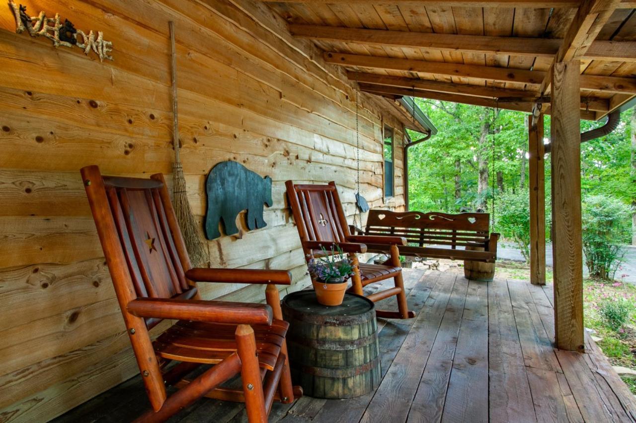 Forest Home Hot Tub Fire Pit Pool Table بيدجن فورج المظهر الخارجي الصورة